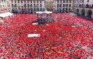 Edurne León, de Ribera Insumisa ,en representación de la entidades feministas Ribera Insumisa y Plataforma 8 de Marzo y Más ha lanzado el cohete