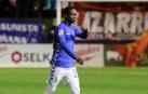 Koné, con la camiseta del Oviedo en El Sadar.