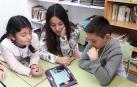 Periodistas desde el colegio, en el centro Juan Bautista Irurzun de Peralta.
