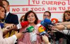 La vicepresidenta del gobierno Carmen Calvo, realiza declaraciones durante su visita al Centro de Igualdad en la localidad madrileña de Móstoles.