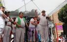 José Joaquín Anadón, a la derecha, junto con representantes de la Federación de Peñas y el alcalde, Alejandro Toquero, a la izquierda.