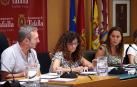 Mirada entre Jesús Arrizubieta y Amaya Orduña en el pleno extraordinario celebrado este martes.