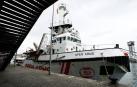 La Guardia Costera italiana evacúa a dos mujeres embarazadas del Open Arms.