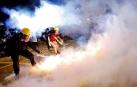Al menos 20 personas fueron detenidas en la madrugada del domingo 4 de agosto por las protestas celebradas en Hong Kong contra la nueva normativa.