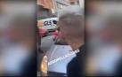 500 euros de multa por pasear a una joven en el capó de un coche