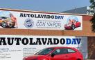 Llevan a la Fiscalía una publicidad de lavado de coches "vejatoria" para las mujeres