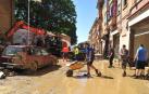 Labores de limpieza el pasado día 10, en la calle Martínez de Espronceda de Tafalla.