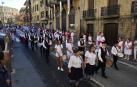 Txistularis en la subida de la corporación tafallesa hacia Santa María.