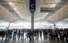 Reabre el aeropuerto de Hong Kong tras cancelar todos los vuelos por las protestas