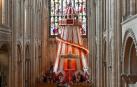 Una catedral inglesa instala un tobogán en su interior para atraer visitantes