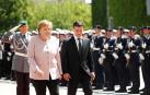 Merkel, en medio de rumores sobre su salud ante un fuerte temblor corporal