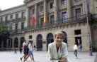 María Chivite posa delante del Palacio de Navarra.