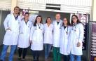 Víctor López, Kimara Plaza, Paloma Dueñas, Meliza Polo, Carlos Jaume, Teresa Espina e Inés Zugasti en su primer día de atención gratuita en medicina general en Uripa. Faltan en la foto Leire Alargunsoro y Raquel García.