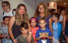 Durante estos meses de vacaciones, son muchas las localidades que incluyen en su programación sesiones de cine familiar. En el caso de Burlada, la cita es en la misma Casa de Cultura. El viernes 9 de agosto la cámara de ¡Click! se acercó hasta este lugar para disfrutar junto a los vecinos de la película 'El mejor verano de mi vida'.
