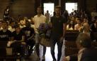 Los jugadores de Osasuna Oier Sanjurjo y Roberto Torres en la ofrenda a San Francisco Javier.