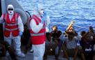 Los 27 menores no acompañados que están entre los 134 rescatados a bordo del barco "Open Arms" tras descender del barco para se transferidos al puerto de Lampedusa, después de que el ministro del Interior italiano, Matteo Salvini, autorizara su desembarco pese a no estar de acuerdo con la medida.Los menores están siendo transferidos a dos lanchas motoras de la Guardia Costera y de la Guardia de Finanzas italianas, bajo la supervisión del fiscal adjunto de Agrigento (Sicilia), Salvatore Vella.