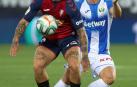 El jugador de Osasuna,Chimy Ávila, autor del gol rojillo, controla el balón ante Rodrigo Tarín del Leganés