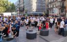 Barcelona homenajea con flores a las víctimas del 17A