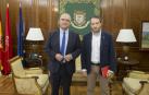 Enrique Maya y Ramón Gonzalo García, juntos en la Casa Consistorial.