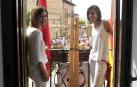 Uxue Zarraluqui y Virginia del Villar fueron las encargadas de lanzar el cohete anunciador de las fiestas patronales de Beira.