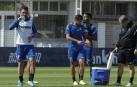 Adrián, Fran Mérida y Otegui se hidratan en un entrenamiento.