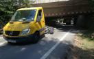 Accidente de camión en el puente de la avenida de Navarra.