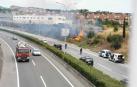 Un incendio declarado junto al British School en Gorráiz se acerca a las piscinas de Olaz