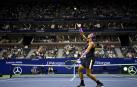 Rafa Nadal saca durante su partido contra John Millman.