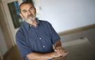 El pamplonés Pedro Villanueva Irure, de 65 años, es voluntario en El Teléfono de la Esperanza de Navarra.