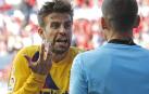 La puerta del vestuario visitante pagó el enfado de Piqué
