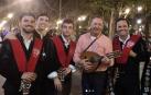 El actor Kevin Spacey, en Sevilla junto a miembros de la tuna.