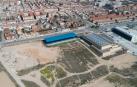 Imagen aérea de parte de la zona que ocupará el nuevo complejo deportivo, junto a las piscinas descubiertas y las pistas de pádel.