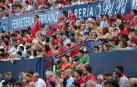Fotos del búscate en la grada del Osasuna - Barcelona