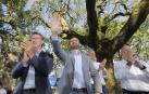 El presidente del Partido Popular, Pablo Casado (c), y el presidente de la Xunta de Galicia, Alberto Núñez Feijoo (i).