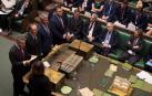 El Parlamento británico, con Boris Johnson en el centro.