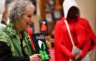 Atwood, sobre 'El cuento de la criada': "Esperemos que jamás sea una realidad"