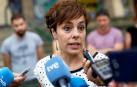 La abogada Amaia Izko, también concejal por EH Bildu en Pamplona, declara a los medios.