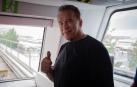 Schwarzenegger, en el Metro de Barcelona: "Es un modelo que el mundo debería usar"