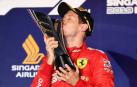 Vettel cierra su sequía en Singapur y Sainz se topa con el infortunio