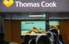 Pasajeros frente al mostrador de Thomas Cook en la Terminal 1 del aeropuerto de Frankfurt.