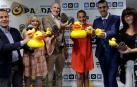 De izda a dcha: Roberto Cámara, director de Navarra TV; María Caballero, concejala de Servicios Sociales, Acción Comunitaria y Deporte del Ayuntamiento de Pamplona; Mikel Renteria, director de WOP; Maite Bazán, de Martiko; David González, director de Negocio de CaixaBank Pamplona Centro; y Belén Galindo, directora de comunicación del Grupo La Información (en representación de Diario de Navarra y Fundación Diario de Navarra).