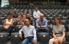 “LA FAMILIA” El ocho que hace posible que el Navarra Arena haya recibido a más de 200.000 personas en apenas un año. De atrás hacia adelante: José Luis Berné, Javier de la Fuente, Diana González, Lucía Miguéliz, Moncho Urdiáin, Mikel Azcona, Vincent Poliniere y Sandra Mosquera en una de las gradas del pabellón.