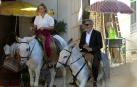 George Clooney pasea en burro por el pueblo de Navalcarnero