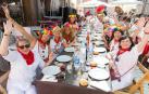 Fotos de la comida popular de los 'baby boomers' en fiestas de Corella, que reunió este jueves a casi 600 personas de entre 35 y 55 años.