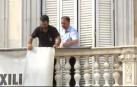 Quitan la pancarta de los presos de la fachada del Palau de la Generalitat