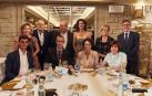 Más de 140 socios y algunos trabajadores de Nafarco se citaron en el Hotel El Toro para conmemorar la tradicional cena anual de la cooperativa farmacéutica, que este año celebraba además su 60º aniversario. El punto final lo puso el grupo Labanda Flowers, que interpretó en directo versiones de clásicos pop-rock que hicieron cantar y bailar a todos los asistentes.