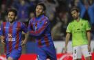 Rubén García celebra en 2014 el gol que marcó a Osasuna, el año del descenso, junto a su compañero Víctor. Detrás, Lolo.