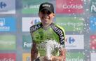 Óscar Rodríguez celebra su victoria en la etapa de La Camperona.