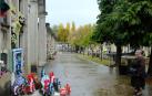 Un paseo por el cementerio de Pamplona el día después de Todos los Santos deja imágenes que pueden desgarrar por dentro