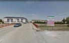 Entrada a la localidad de Pedrola, donde fue descubierto semienterrado el cuerpo de la víctima